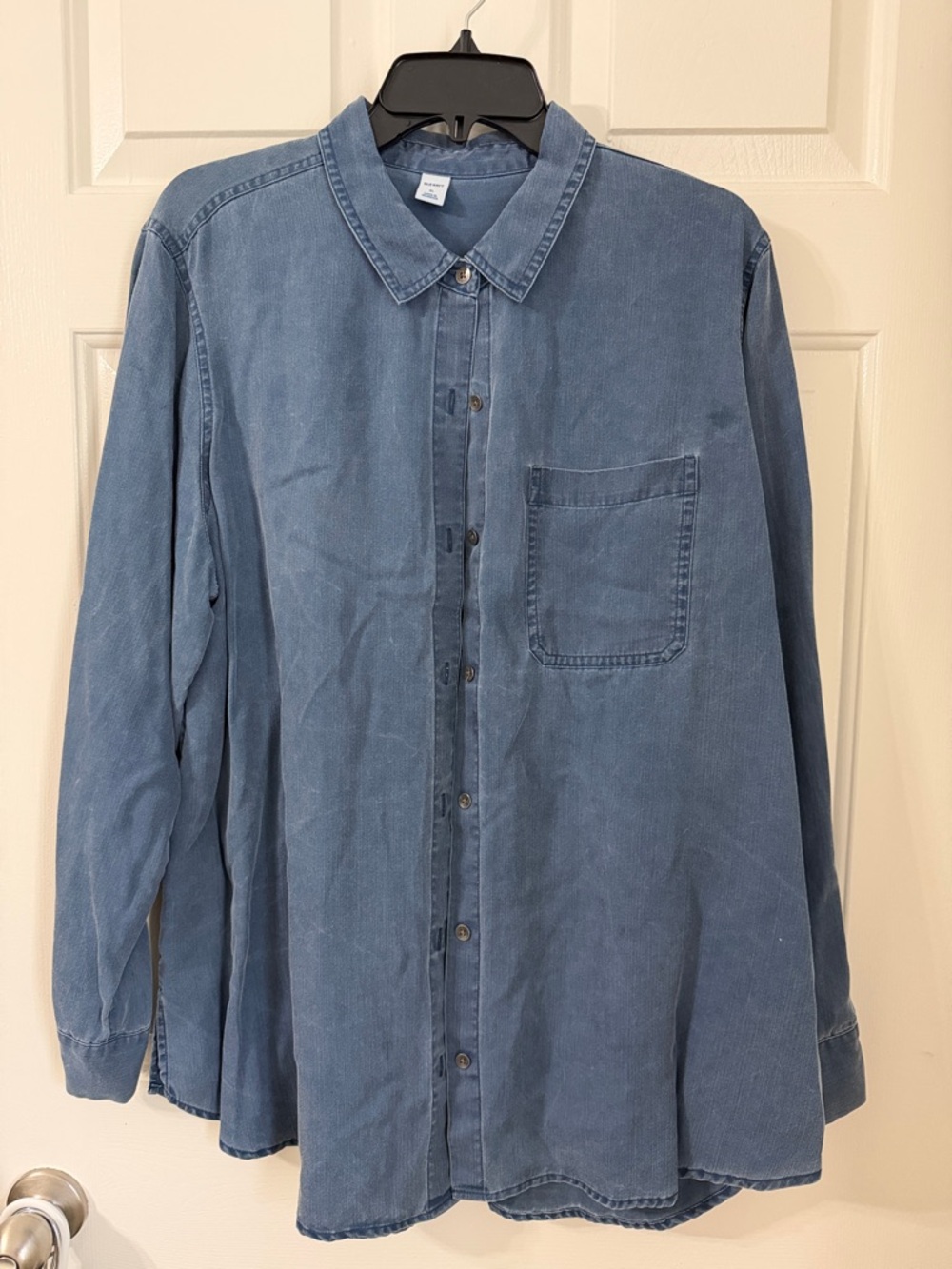Old Navy Long Sleeve Button Up Light Blue Chambray Womens Top